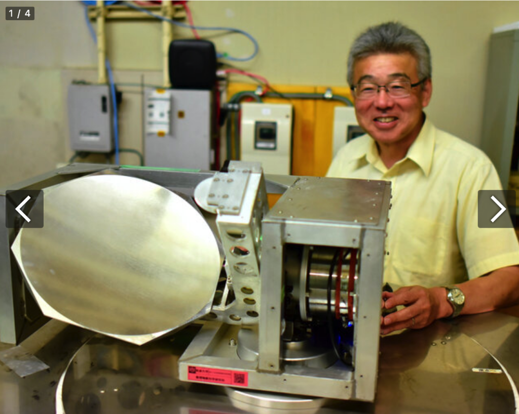 南極に設置される日本製の電波望遠鏡と筑波大学の教授